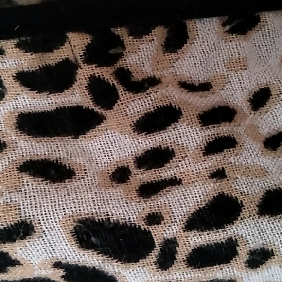 Nwot . Leopard wrap one size fits all - Picture 2 of 9
